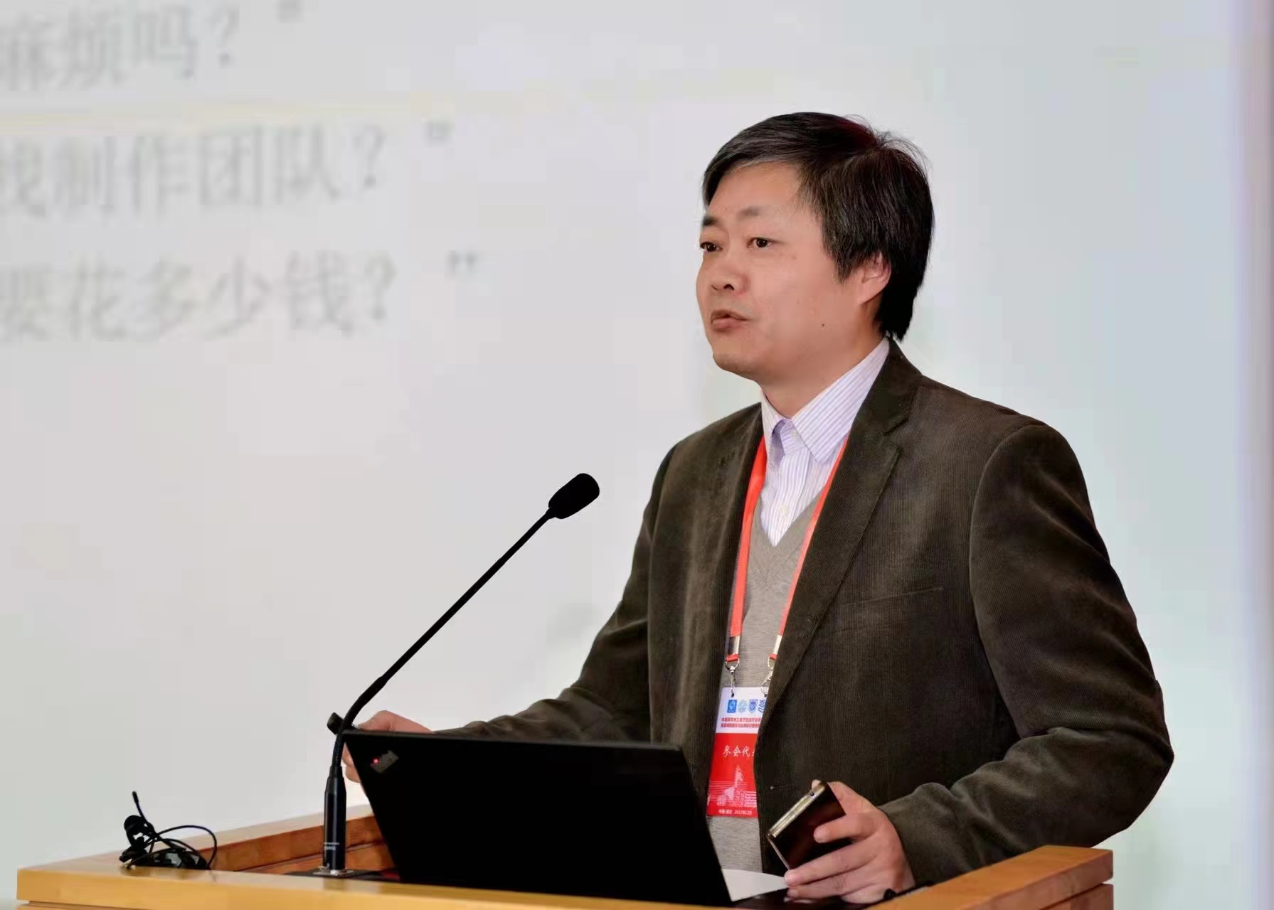 以你为镜：平凡相伴里的微光——记东南大学杰出教学奖获得者、信息科学与工程学院孟桥教授